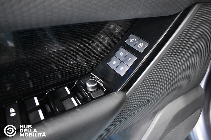 LAND ROVER Range Rover Velar 2.0D I4 240 CV R-Dynamic